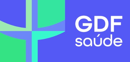 Logo do GDF Saúde em fundo bicolor azul e verde com uma cruz centralizada e o texto "GDF saúde" à direita.